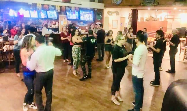 RUMBA CALIENTE -Clases de Baile SALSA BACHATA CUMBIA FOLKLORICO. Oxnard, CA