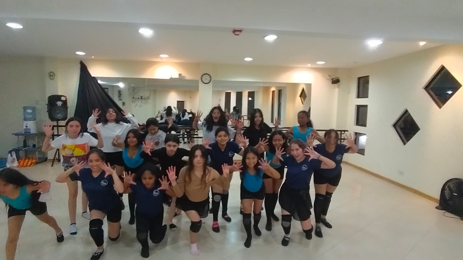 "Salón de la Danza" Escuela Integral De Baile. Quito